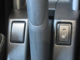 運転席側のシートヒーターが付いています、冬のお出かけに便利な機能です。