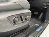 パワーシート搭載。微妙な調整が手軽にでき、ピッタリのポジションで運転することが可能です。