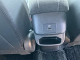 後席用のUSBソケットも付いているので遠出の際の充電も安心です♪