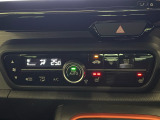 ★シートヒーター★ 冷えが気になる方にも嬉しいシートヒーターを装備しております(*^-^*)寒い日もカラダを暖め、快適なドライブをサポートします♪
