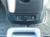 運転席と助手席にはシートヒータが装備。寒い日でも直ぐにシートが温まります!