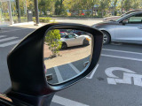 後方からの接近車両を検知しドライバーにお知らせします