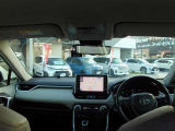 見通しのよいすっきりとした視界で、運転のしやすさは疲れにくさにも繋がりますよ♪