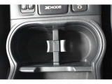 フロントカップホルダー装備ペットボトルなども置くことができます