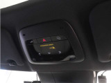 ルーフにあるボタンは、車両が始動しない場合、パンクした場合、または事故に遭った場合などの緊急時に支援の要請に使用できるため、安心感を高めることができます。