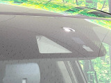 【ホンダセンシング】走行中に前方の車両等を認識し、衝突しそうな時は警報とブレーキで衝突回避と被害軽減をアシスト。より安全にドライブをお楽しみいただけます。