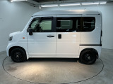 スライドドアなら狭い駐車場でもドアをぶつける心配がありません。ステップが低く乗り降りもしやすいです。