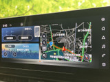 大画面ディスプレイで、運転に必要な情報を分かりやすく表示。快適なドライブをサポートする機能が満載です。使いやすさにもこだわりました。