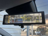 大好評「インテリジェントルームミラー」!車両後方のカメラ映像がミラーに映るので、乗員や荷物が多くても安心♪夜間や悪天候の日でもクリアな映像で視界良好です◎