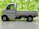 キャビンから荷台へ続く水平基調のシルエットが、すっきりとした印象を演出。荷台の広さと扱いやすそうな全体のまとまりが感じられる、洗練されたサイドビューです。
