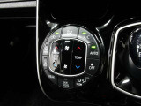 車内の温度管理に便利なオートエアコン☆