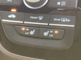 運転席と助手席にはシートヒーターがついています