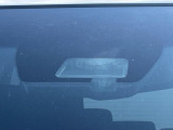 【三菱e-Assist】走行中に前方の車両等を認識し、衝突しそうな時は警報とブレーキで衝突回避と被害軽減をアシスト。より安全にドライブをお楽しみいただけます。