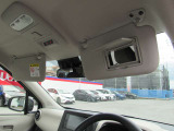 運転席側にはバニティミラーを装備しています。