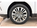 純正なので車に似合うデザインになっていますね。スタッドレスタイヤもご相談下さい。