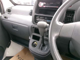操作しやすい運転席廻り!操作パネルも使いやすい!!ドライブが楽しくなりますっ