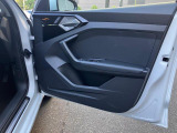 ドアを開けると上質で上品な室内空間が広がり細部までこだわったAudiデザイン性と、物づくりのこだわりを感じて頂けます。詳しくは0078-6002-900146中古車スタッフまで