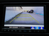 リアワイドカメラシステム!従来の視野に加えて、後方側方を約180&deg;まで見えるワイドビューと、後方を真上から見たような視野で駐車時などに便利なトップダウンビューの3つの視野があります!