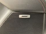 BOSE社との共同開発により室内空間に最適な音響チューニングを施し、クリアで臨場感のあるダイナミックサウンドをお楽しみいただけます。