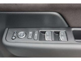 【運転席内ドア 】ミラー操作やウィンドウ開閉スイッチはドライバー目線で配置され、快適な操作性を実現!