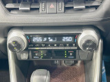 【シートヒーター&ベンチレーション】夏場は涼しい風でお尻や背中の熱やムレを防ぎ、冬はエアコンよりも早く温まってポカポカに!季節を問わず快適に過ごせます。