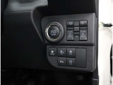電動のスライドドアで楽々スムース!運転席から開閉の操作ができます!&スタートスイッチを押してエンジン始動ができるスマートキーが装備されています♪ポケットや鞄からキーを出さずに乗り込めます♪