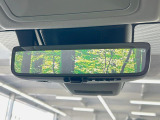 【デジタルインナーミラー】後席の大きな荷物や同乗者で後方が確認しづらい時でも安心!カメラが撮影した車両後方の映像をルームミラー内に表示。クリアな視界で状況の確認が可能です!