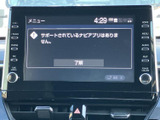 ナビ画面は現在、対応するナビアプリがない旨の案内を表示しています。画面まわりには地図やオーディオなどの選択表示があり、必要な項目を確認しやすい操作系です。