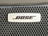 【BOSEサウンドシステム】メーカーオプションの高品位サウンドシステムを搭載。専用のチューニングが施された大小様々なスピーカーから良質なサウンドが奏でられ、臨場感あふれる音響空間を演出します。