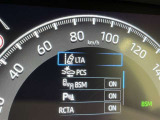 隣車線を走る車両をレーダーで検知し、ドアミラーでは確認しにくい後側方エリアに存在する車両に加え、急接近してくる車両も検知します。車両を検知するとドアミラーに搭載されたLEDインジケーターが点灯します。