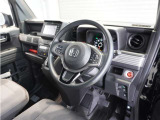 ◆視界広々で非常に運転しやすくロングドライブでも疲れを感じさせないすっきりとまとまったインパネ周りです。
