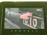 画面でテレビ番組を視聴でき、停車中の待ち時間を過ごす際にも活躍します。見やすいディスプレイを備えており、休憩時などに映像を楽しみたい方にうれしい装備です。
