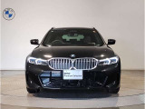 【キドニーグリル】BMWは約90年もの間、ほぼ全ての車両にひと目でBMWだと分かるこの特徴的なフロントグリルが備えられ、デザイン・アイコンとして親しまれてきました。