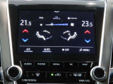 左右独立温度コントロールフルオートエアコンです。運転席、助手席それぞれで独立して温度設定ができます。冷え性の方が乗っても安心ですね♪