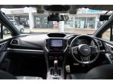 アイサイトによる運転支援で運転をサポート!衝突回避の支援や追従コントロールなどで、高速道路での長距離移動や渋滞時の疲労軽減が期待できます。