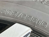 タイヤサイズは205/65R16