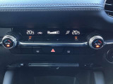 フルオートエアコンですので車内の温度管理も簡単に行えて快適です^^