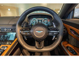 DB12には安全機能も標準装備しております。前後の衝突軽減ブレーキ、レーンキープアシスト、アダプティブクルーズコントロール、ブラインドスポットアシスト、ブレーキホールド、速度リミッター