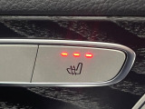 ●フロントシートヒーティング:運転席・助手席共に三段階で調節が可能なシートヒーターを装備しております。季節を問わず快適にご使用いただけます。