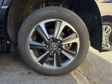 純正アルミ付き!タイヤサイズは205/60R16です。