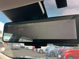 スマートルームミラー◆積載物などで、さえぎられがちなルームミラーの後方視界。車内状況に関わらず車両後方にあるカメラの映像をルームミラーに映し出します!もちろん夜や悪天降雨でもクリアな後方視界を確保!