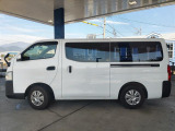 車両右側面(真横)からの外観全景写真です。スライドドアパネルの面張り状態やサイドウィンドウのコンディションについて画像にてご確認ください。