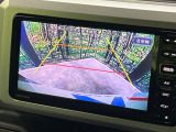 【バックカメラ】駐車時に後方がリアルタイム映像で確認できます。大型商業施設や立体駐車場での駐車時や、夜間のバック時に大活躍!運転スキルに関わらず、今や必須となった装備のひとつです!