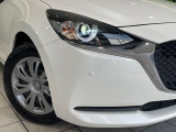 【LEDヘッドライト】悪天候や夜間走行時も良好な視界を確保し安心して運転できる高輝度LEDヘッドライトを装備!点灯速度が早く、消費電力も抑えられています。