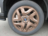 タイヤメーカーは、225/55R18です。