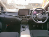 広々とした運転席周り!禁煙車です☆