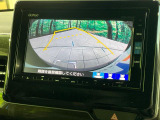 【バックカメラ】駐車時に後方がリアルタイム映像で確認できます。大型商業施設や立体駐車場での駐車時や、夜間のバック時に大活躍!運転スキルに関わらず、今や必須となった装備のひとつです!