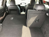 リヤシートを倒すと大きな荷物も搭載可能です。