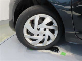タイヤサイズは、185/65R15です。
