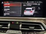 衝突被害軽減ブレーキと車線逸脱警告がついています。